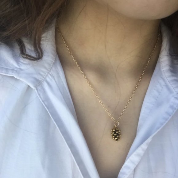 💎✨  Pinecone Necklace - Picture 7 of 10